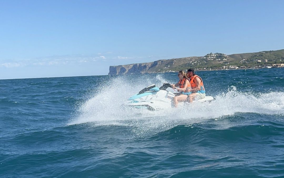 ¿Cuáles son los precios habituales de un curso monitor moto de agua en España?