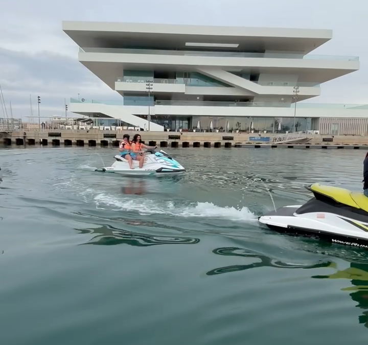 Dónde puedo reservar plazas para cursos de monitor de moto de agua con prácticas incluidas